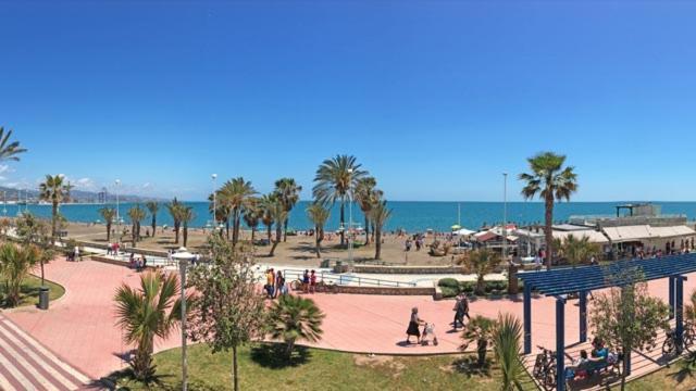 Precioso Apartamento A 5 Minutos Andando De La Playa マラガ エクステリア 写真